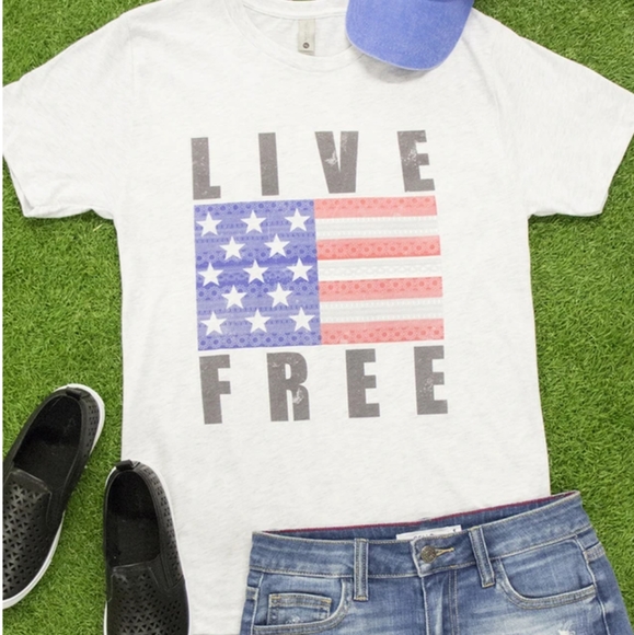 Pink Lily Live Free Graphic Tee. Size S - Picture 3 of 5